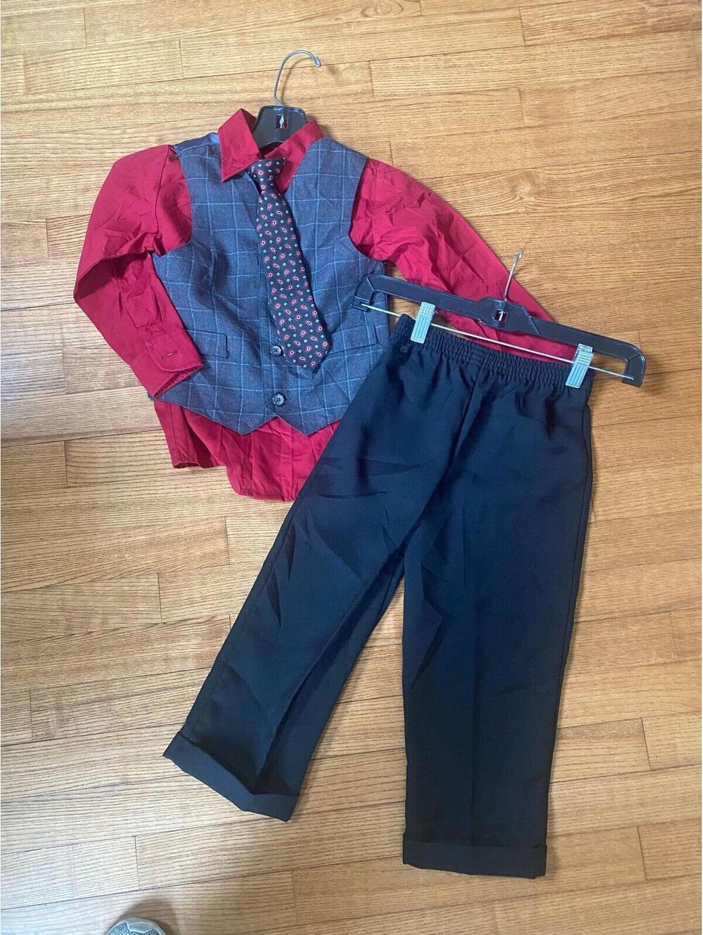 EUC 4 piece BOYS suit! Size 4 toddler kids formal outfit red black gray tie vest